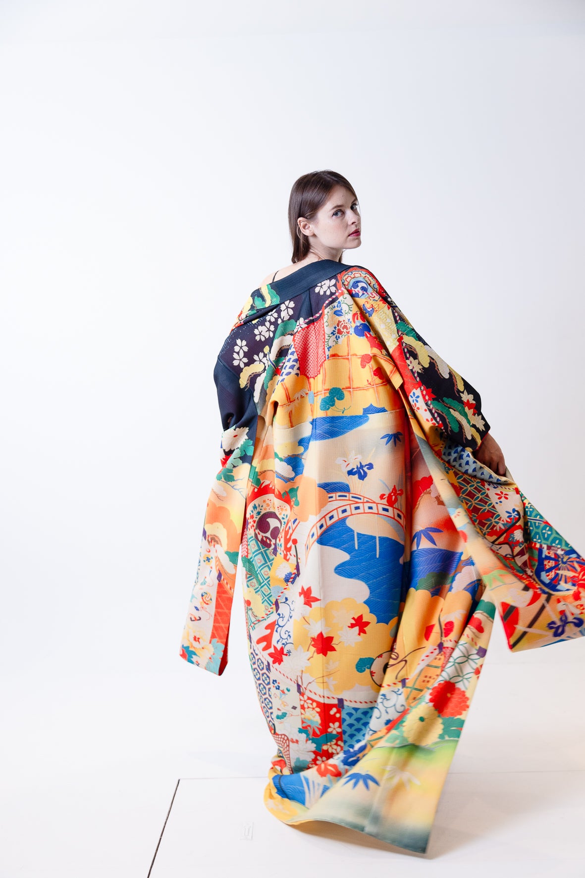 [希少本]Die schönsten Kimonos The Garden of Earthly Delights Kimono – Gofukuyasan – SALZ Tokyo